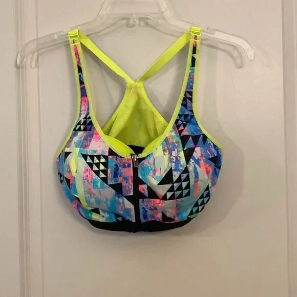 Victoria’s Secret sports bra size 36C￼ - Picture 2 of 7